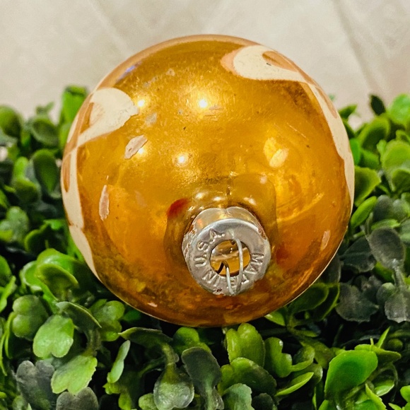 D14-Rare Vintage Yellow Gold & White 1970's Abstract Glass Christmas Ornament - Picture 5 of 6